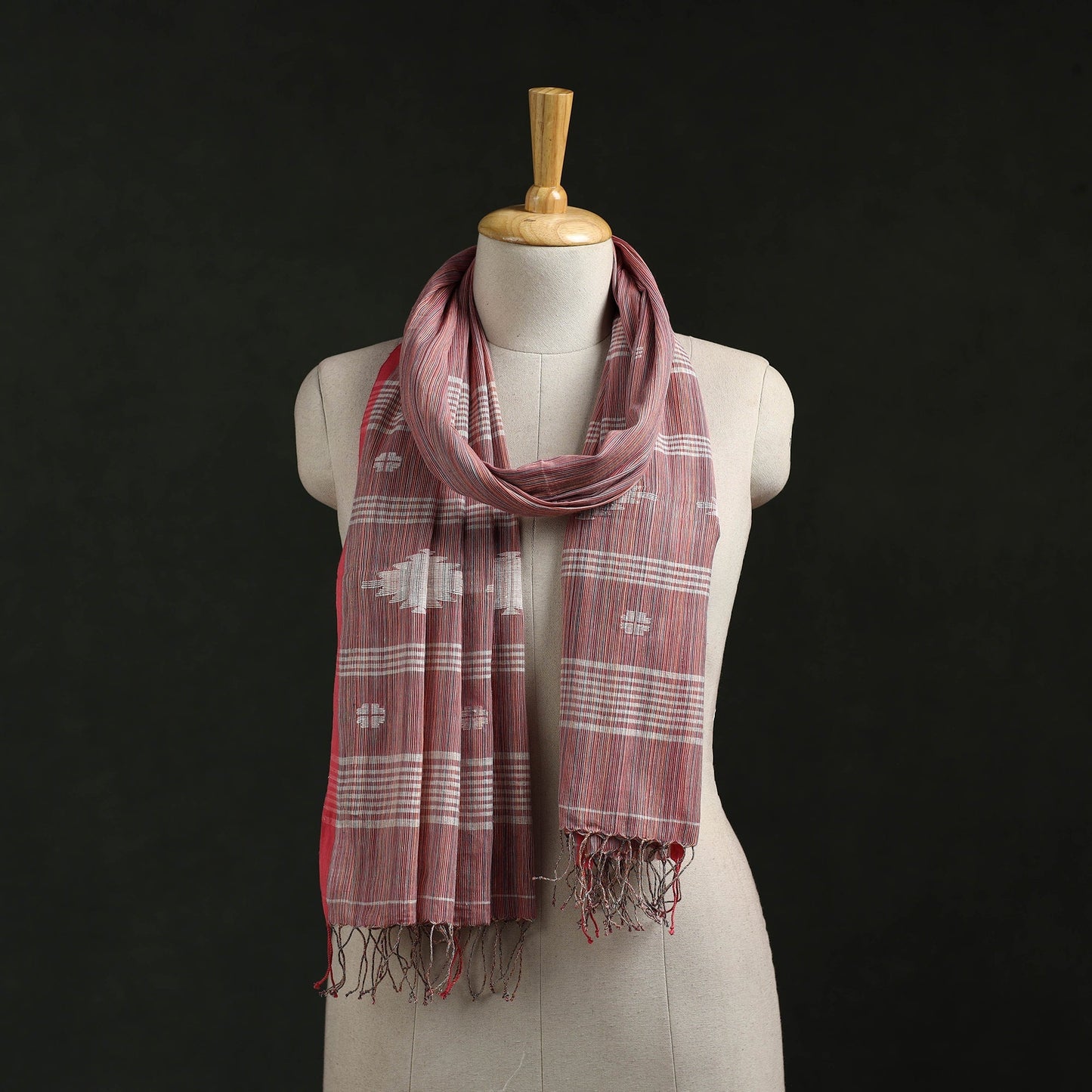 Handloom cotton burdwan jamdani stole with tassels 08