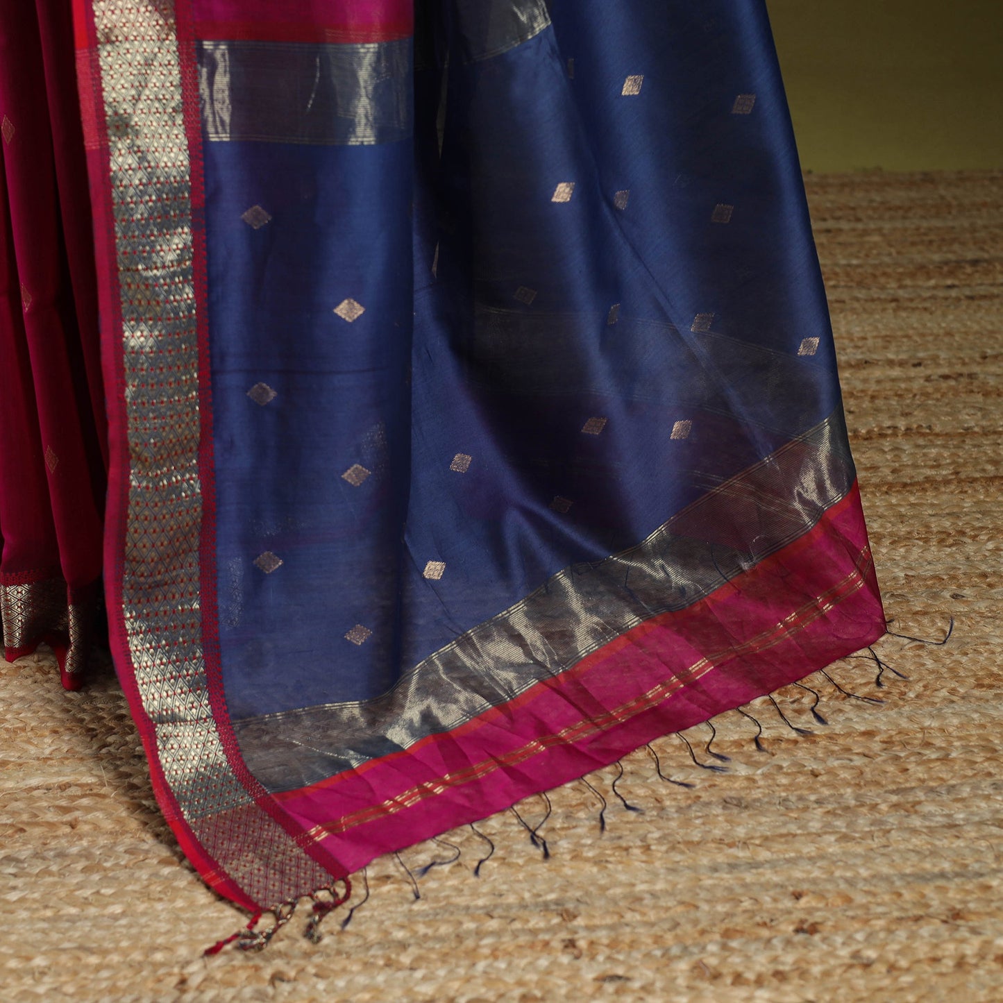 Pink - handloom silk cotton buti maheshwari saree with zari