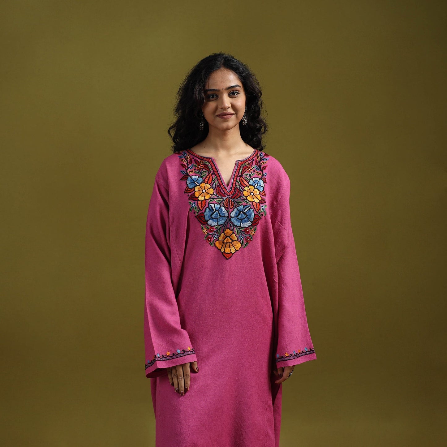 Handwoven aari hand embroidered kashmiri merino wool pheran