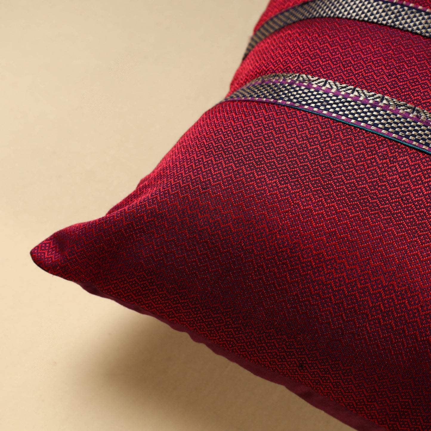 khun cushion cover