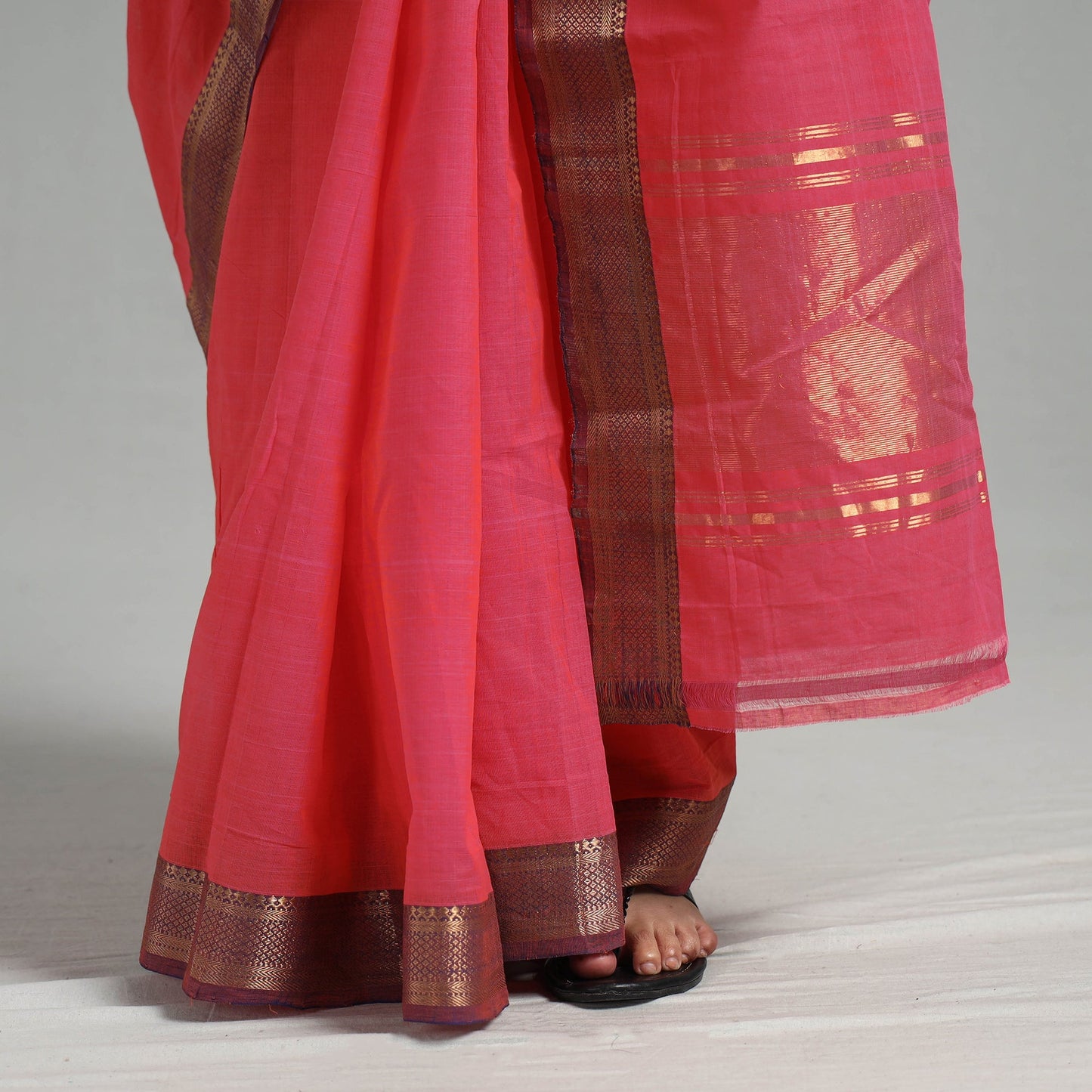Buy Mangalagiri Handloom Cotton Saree with Zari Border Online at iTokri.com
