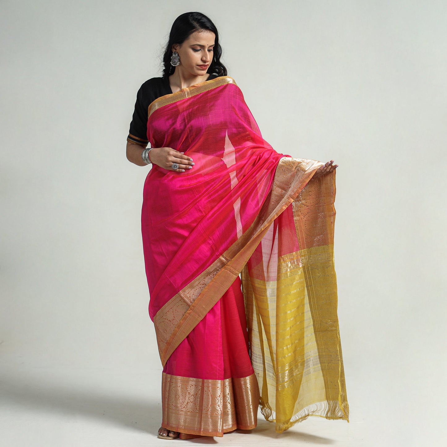 Buy Mangalagiri Handloom Cotton Saree with Zari Border Online at iTokri.com