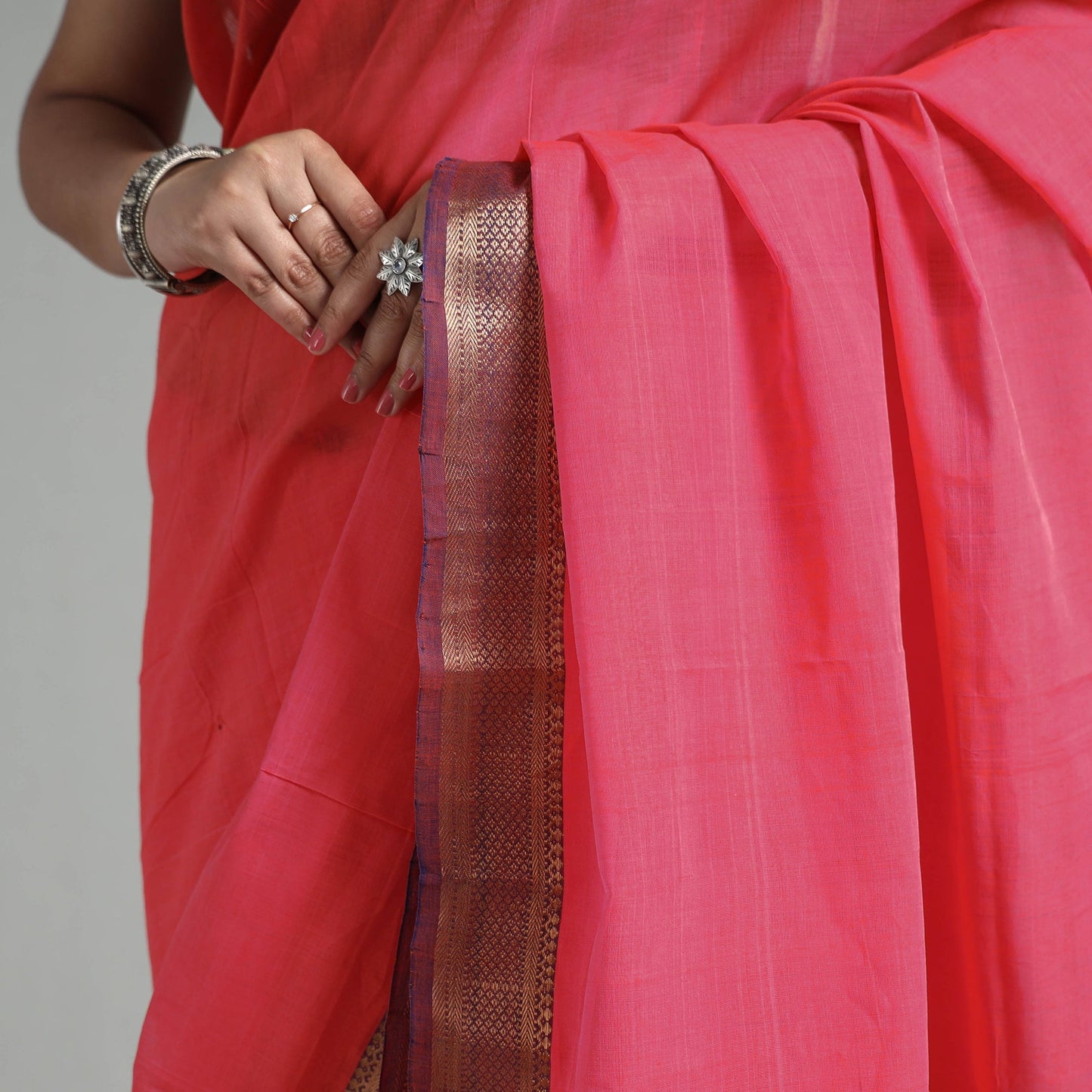 Buy Mangalagiri Handloom Cotton Saree with Zari Border Online at iTokri.com
