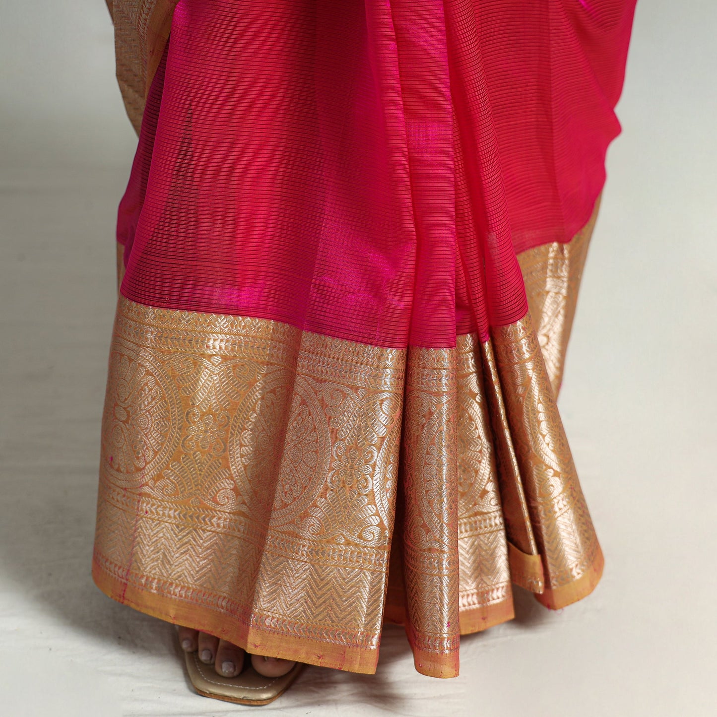 Buy Mangalagiri Handloom Cotton Saree with Zari Border Online at iTokri.com