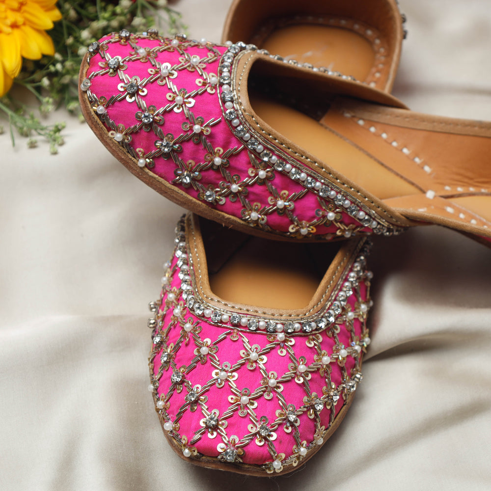 Pink Handstitched Embroidered Jutti