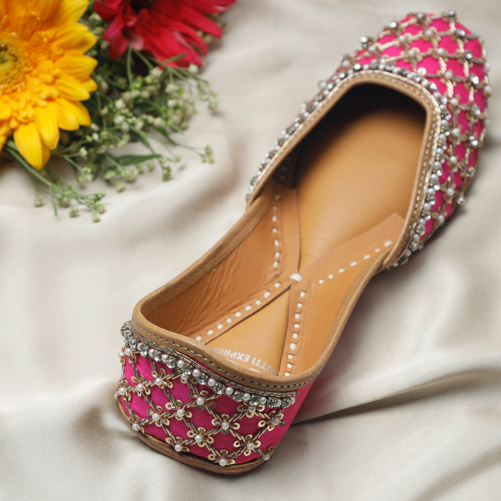 Pink Handstitched Embroidered Jutti