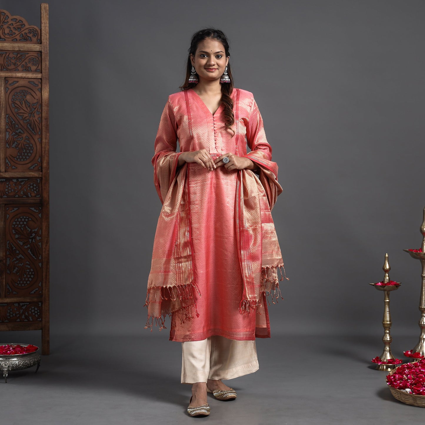 Traditional Maheshwari Tissue Zari Work Cotton Handloom Kurta with Dupatta Set Online at iTokri.com