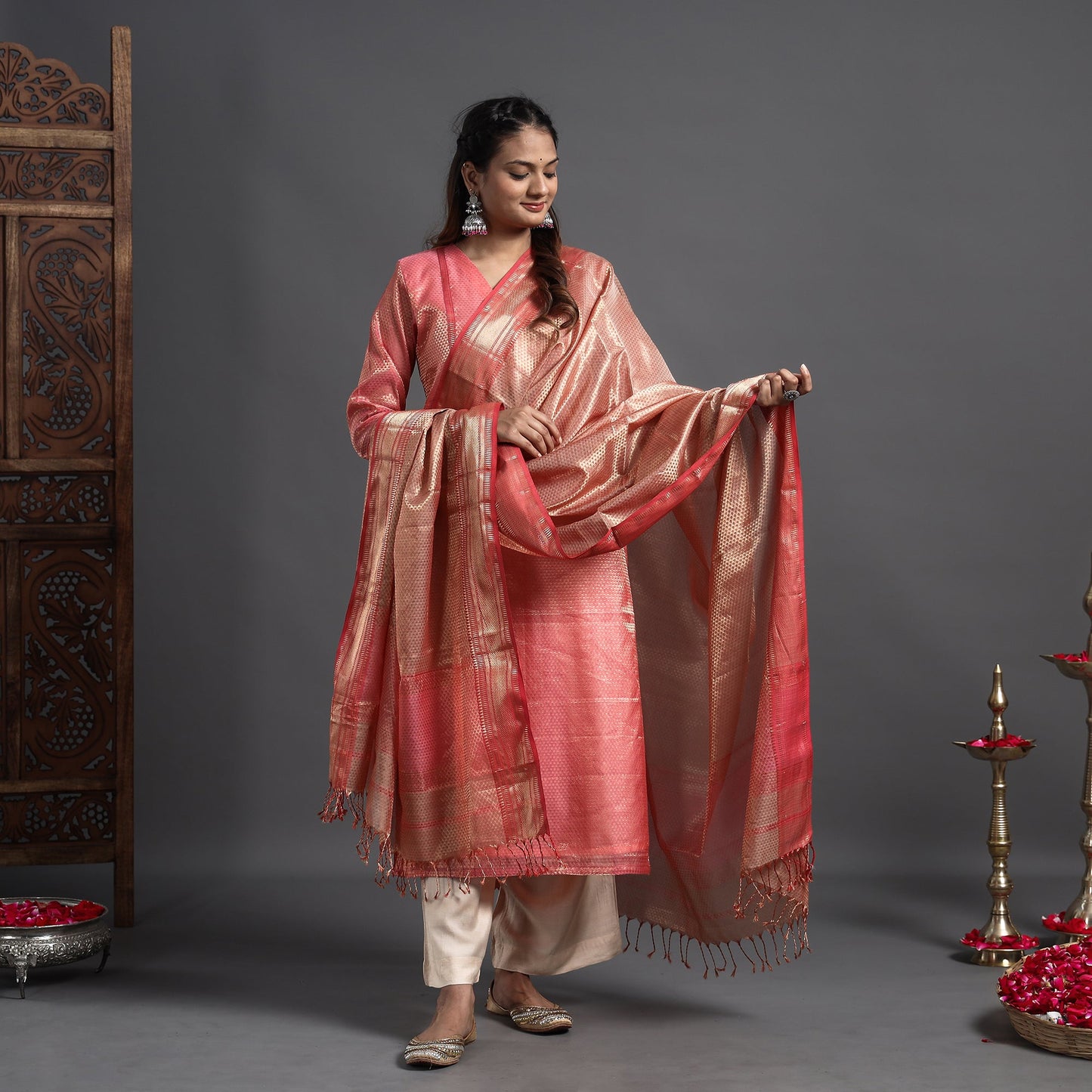 Traditional Maheshwari Tissue Zari Work Cotton Handloom Kurta with Dupatta Set Online at iTokri.com