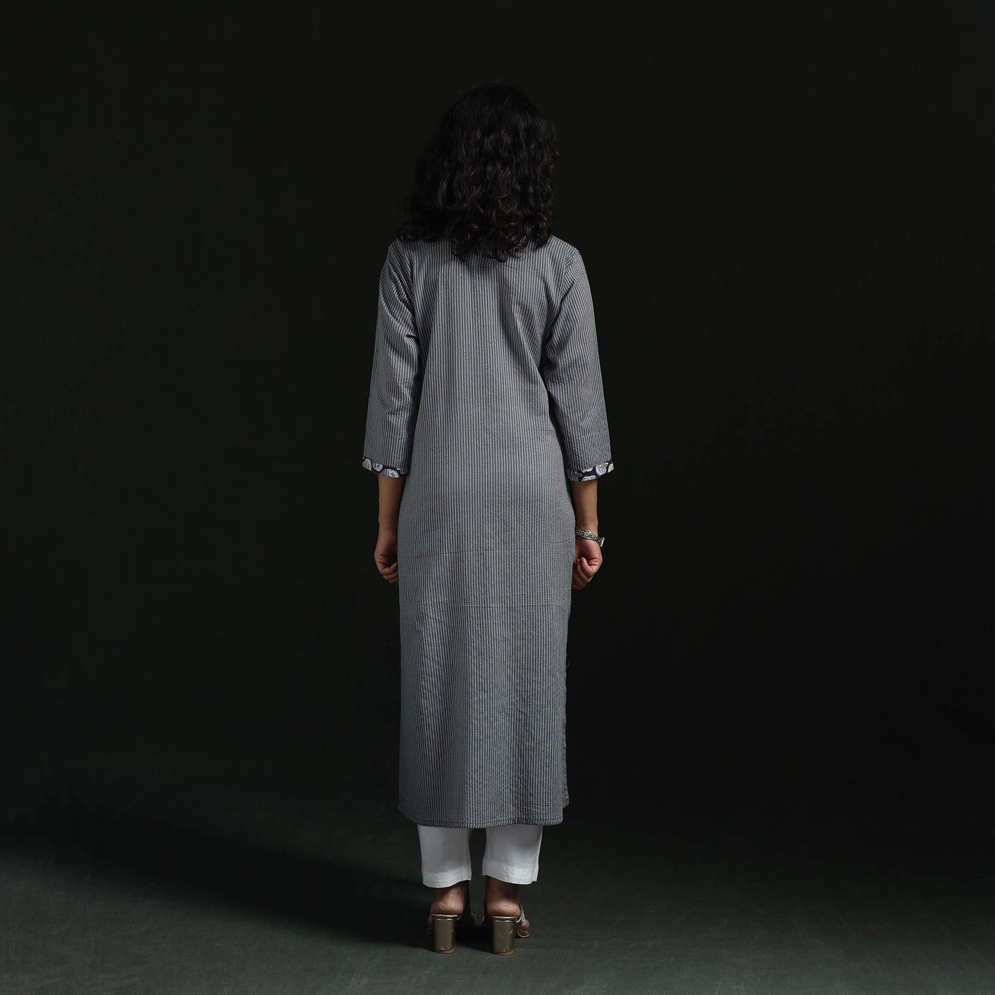 Plain running stitch straight cotton kurta for women 01