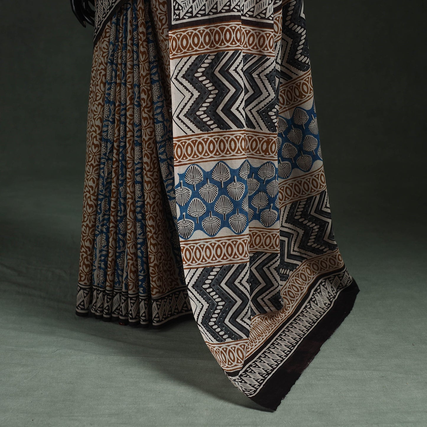 Pure mul cotton natural dyed hand block bagru print saree