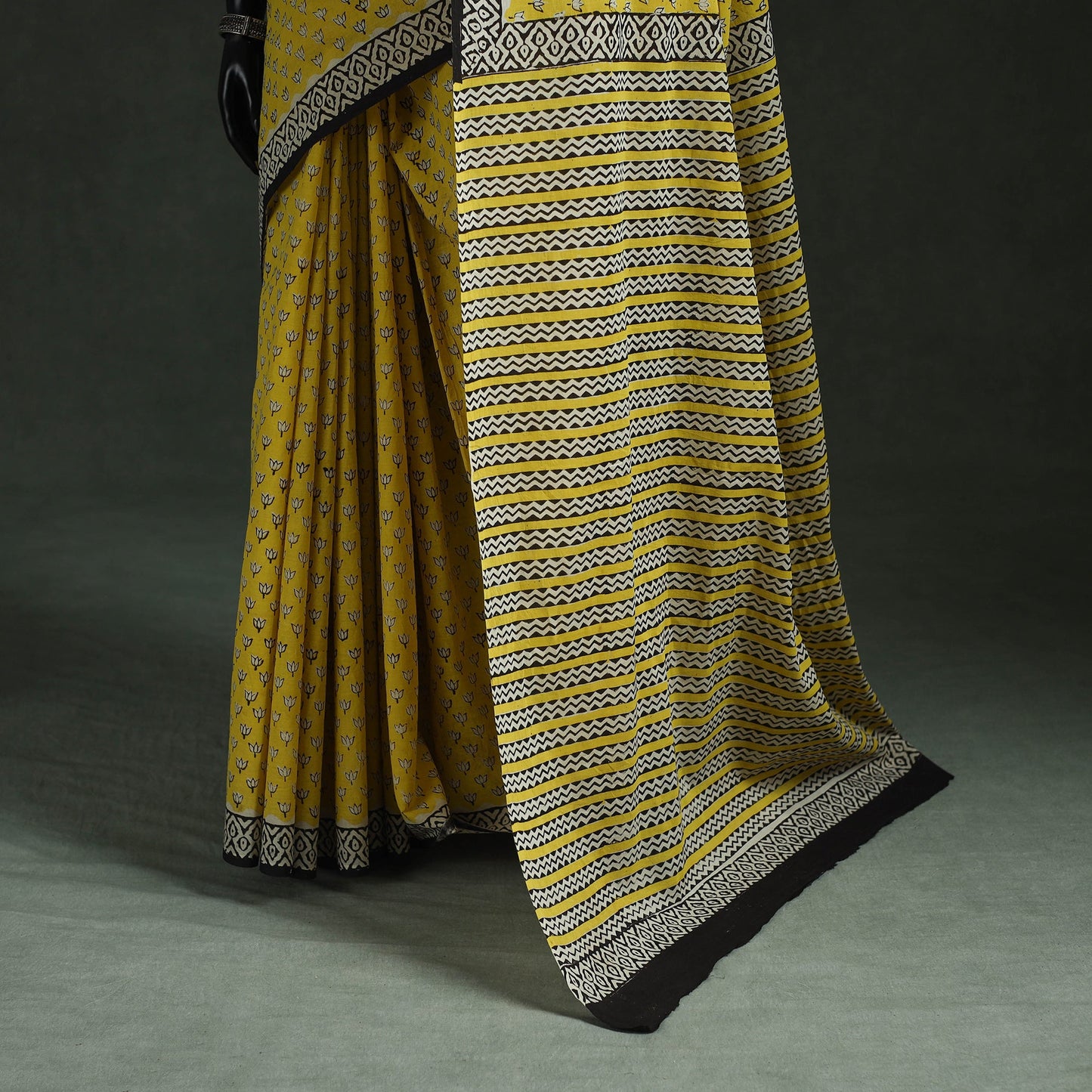 Pure mul cotton natural dyed hand block bagru print saree