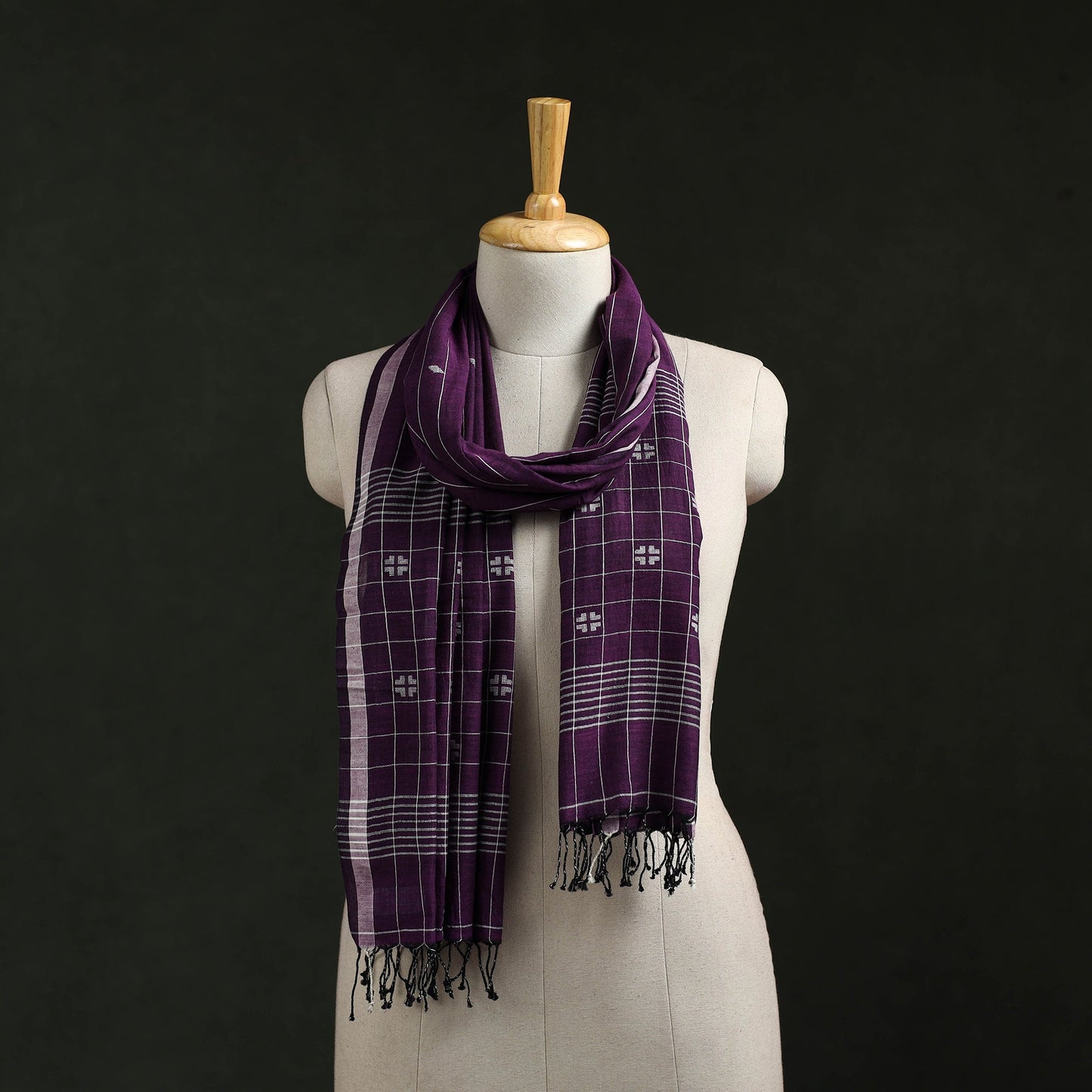 Handloom cotton burdwan jamdani stole with tassels 17