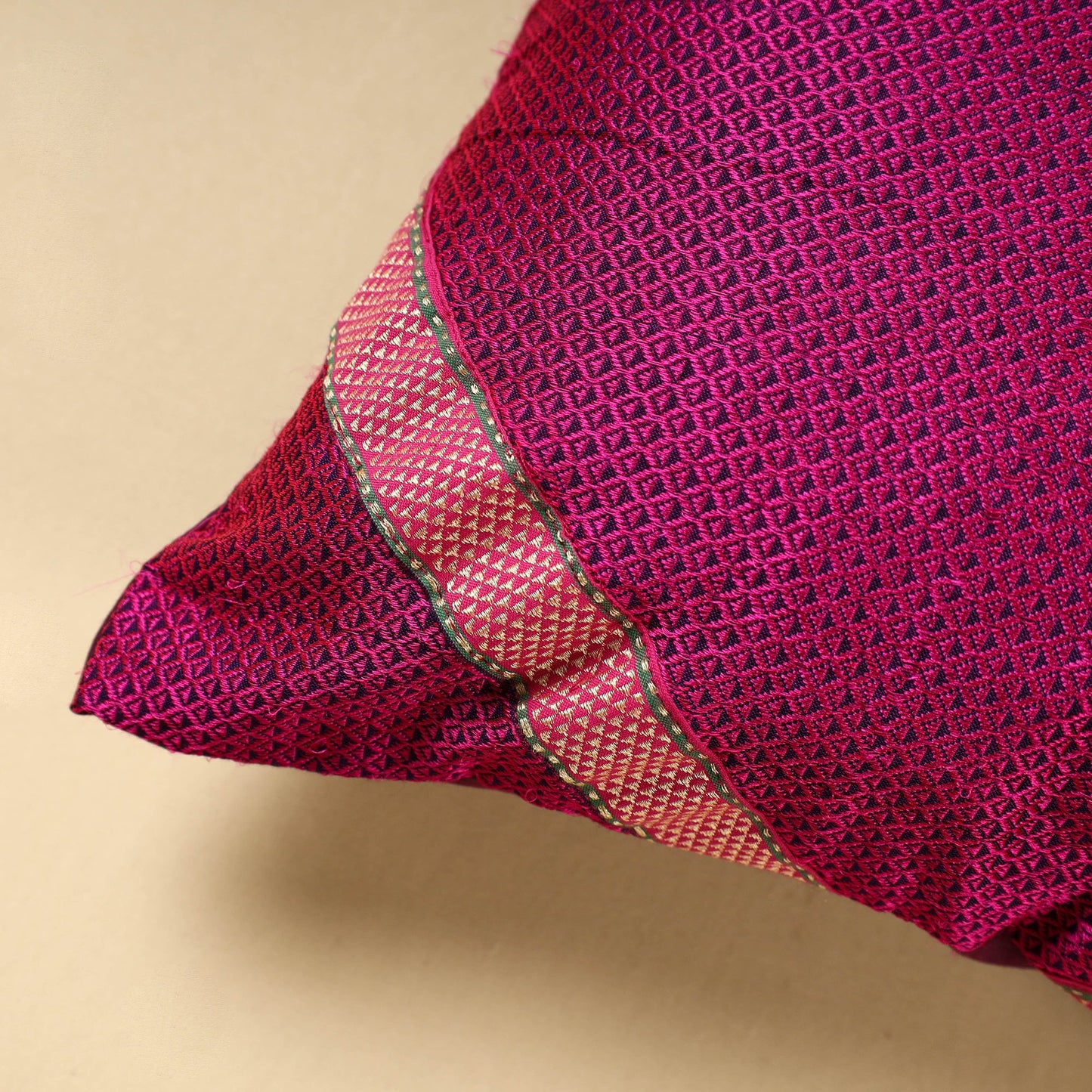 khun cushion cover