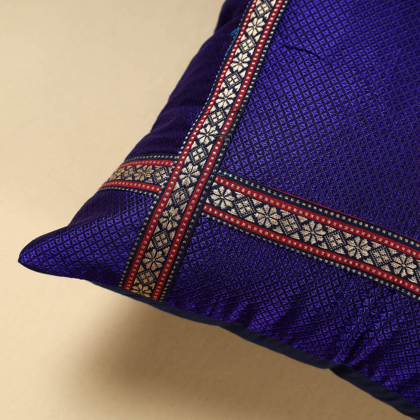 khun cushion cover