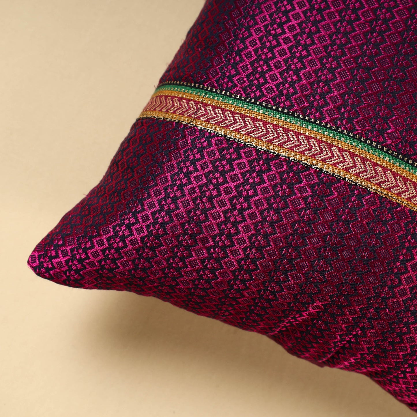 khun cushion cover