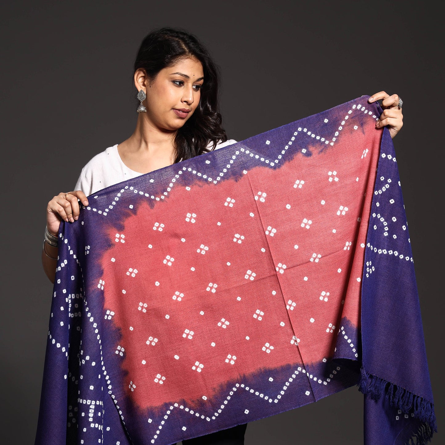 Buy Kutch Handwoven Bagida Merino Wool Bandhani Stole