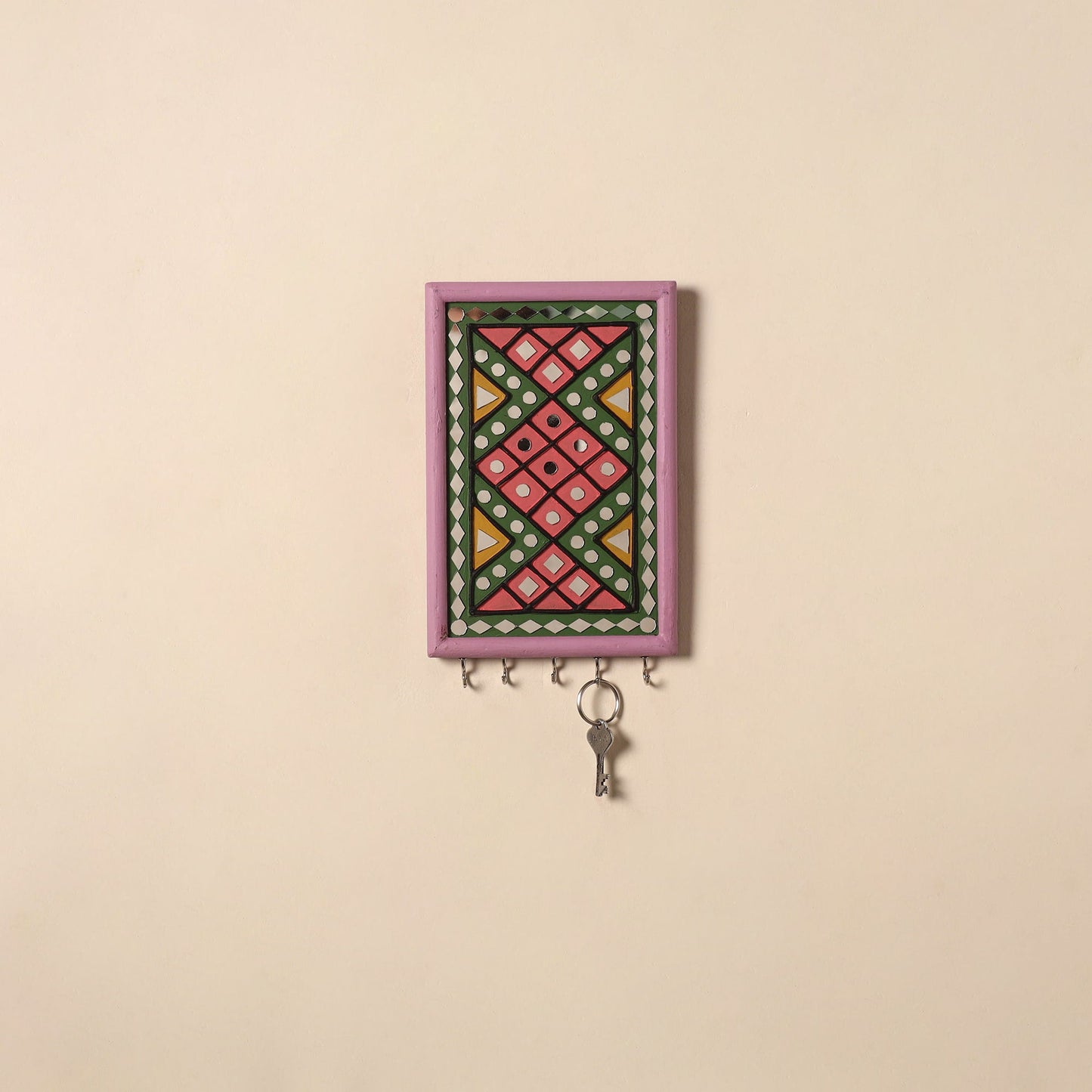 Kutch mud mirror work lippan art key holder (9 x 6 in) 36