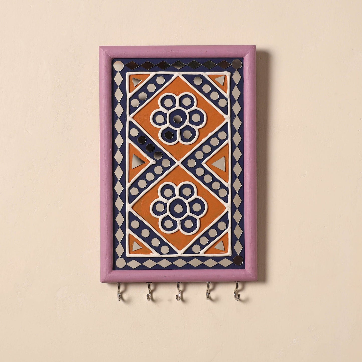 Kutch mud mirror work lippan art key holder (9 x 6 in) 40