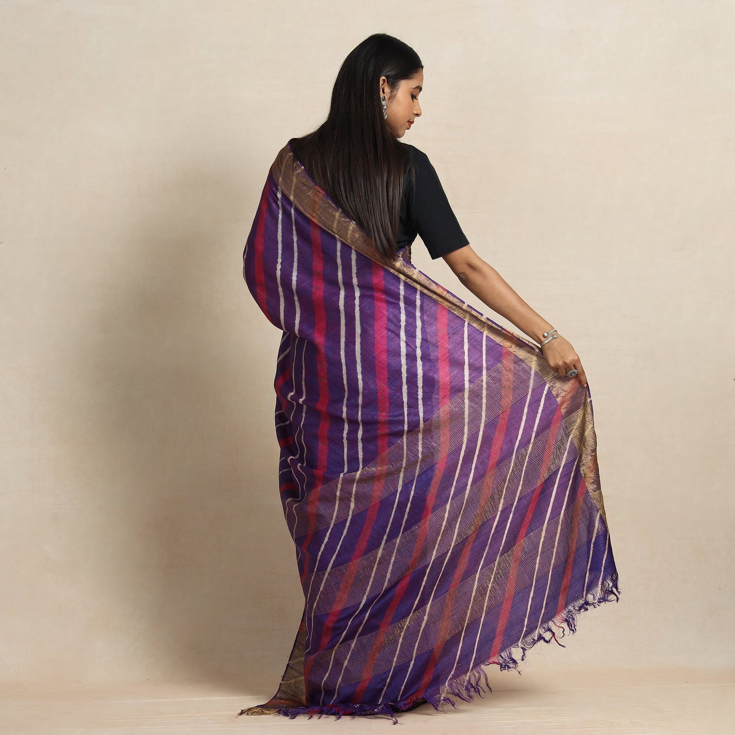 Buy Leheriya Tie-Dye Tussar Silk Handloom Saree Online l iTokri.com