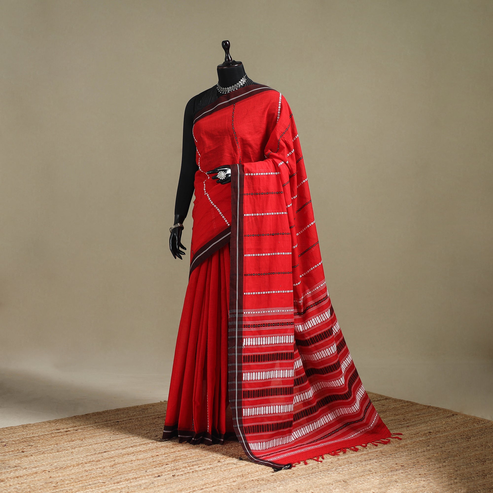 Red - Bengal Handwoven Cotton Begumpuri Saree 07 main image 0