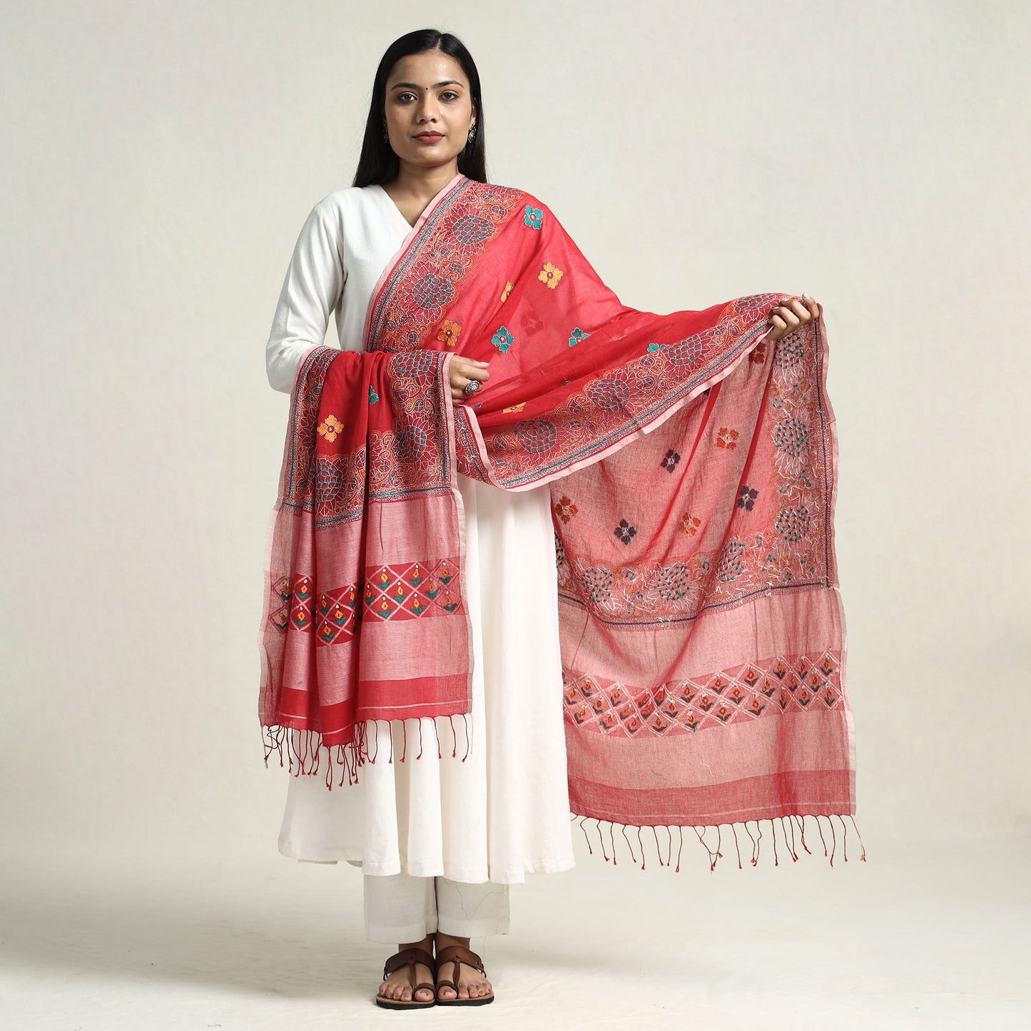 Bolpur Kantha Embroidery Cotton Handloom Dupatta with Tassels Online at iTokri.com