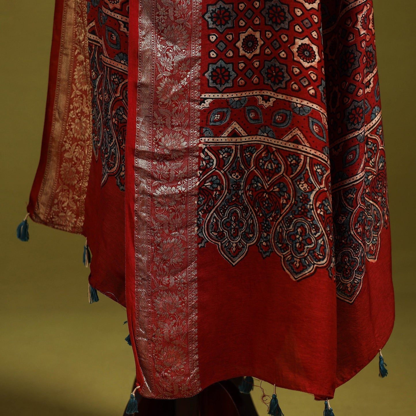 Hand natural dyed dola silk zari border dupatta