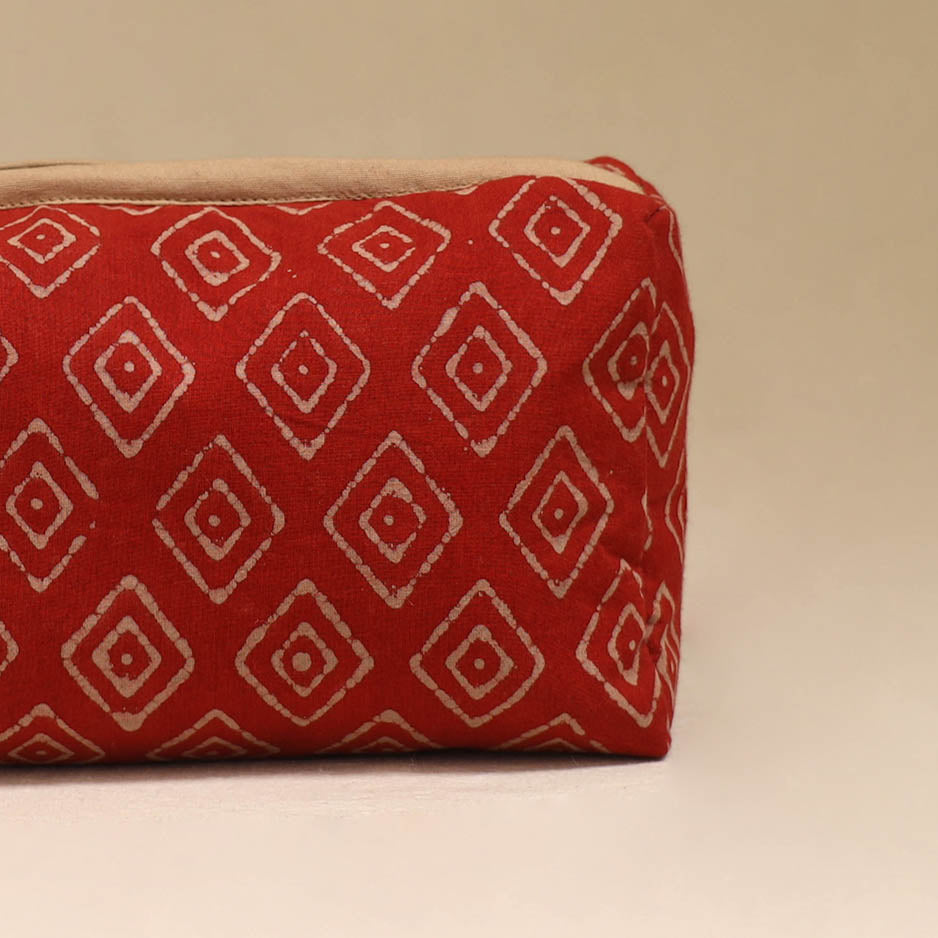 Handcrafted fabric toiletry bag 09
