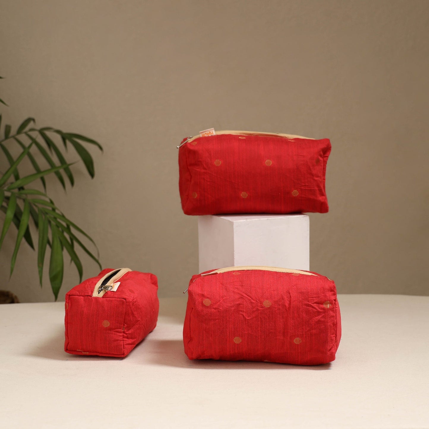 Handcrafted fabric toiletry bags (set of 3) 09