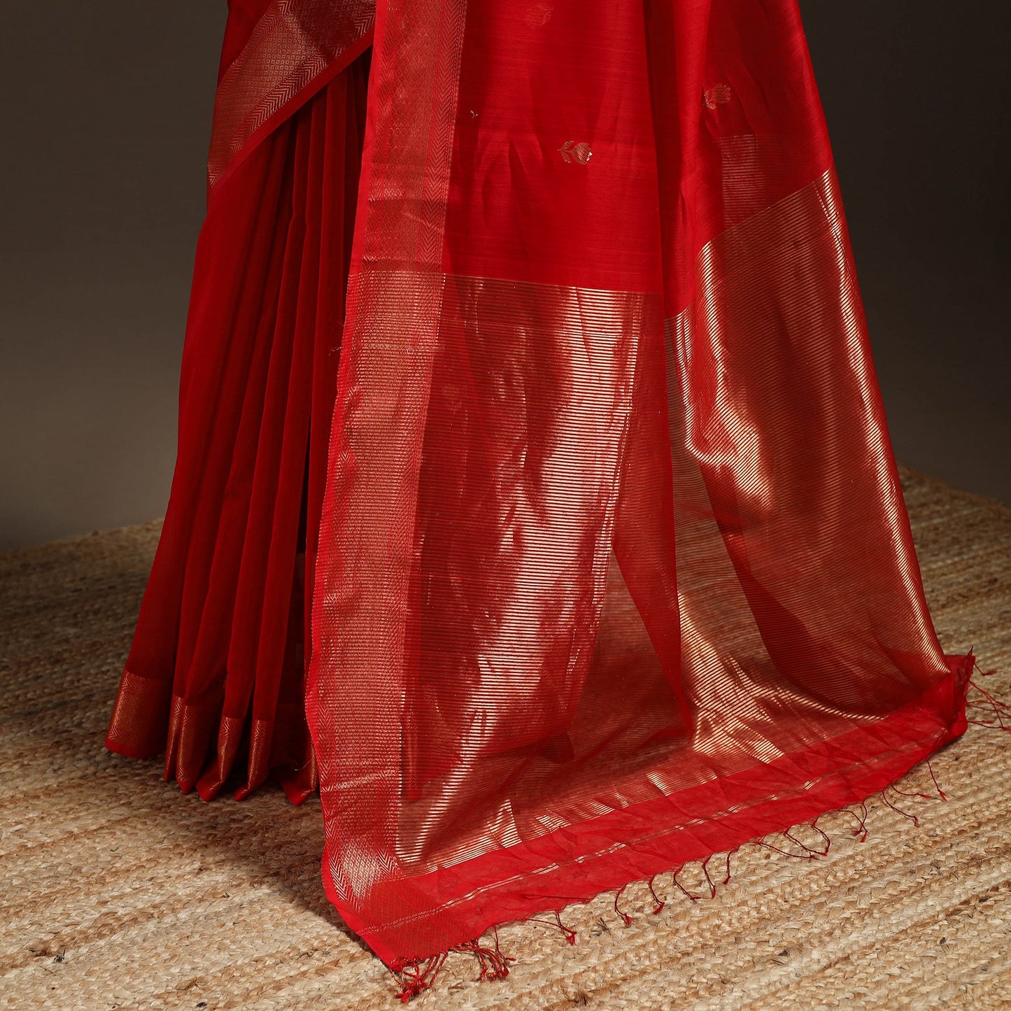 Red - handloom buti maheshwari saree with zari border 27