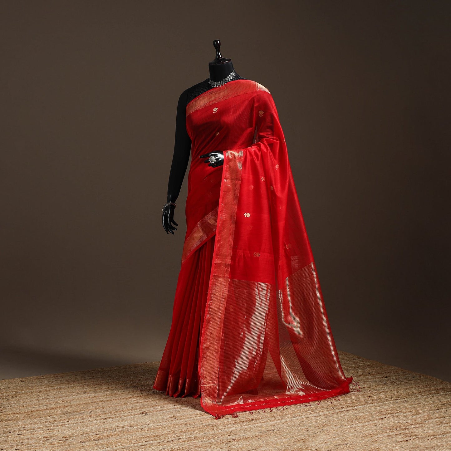 Red - handloom buti maheshwari saree with zari border 27