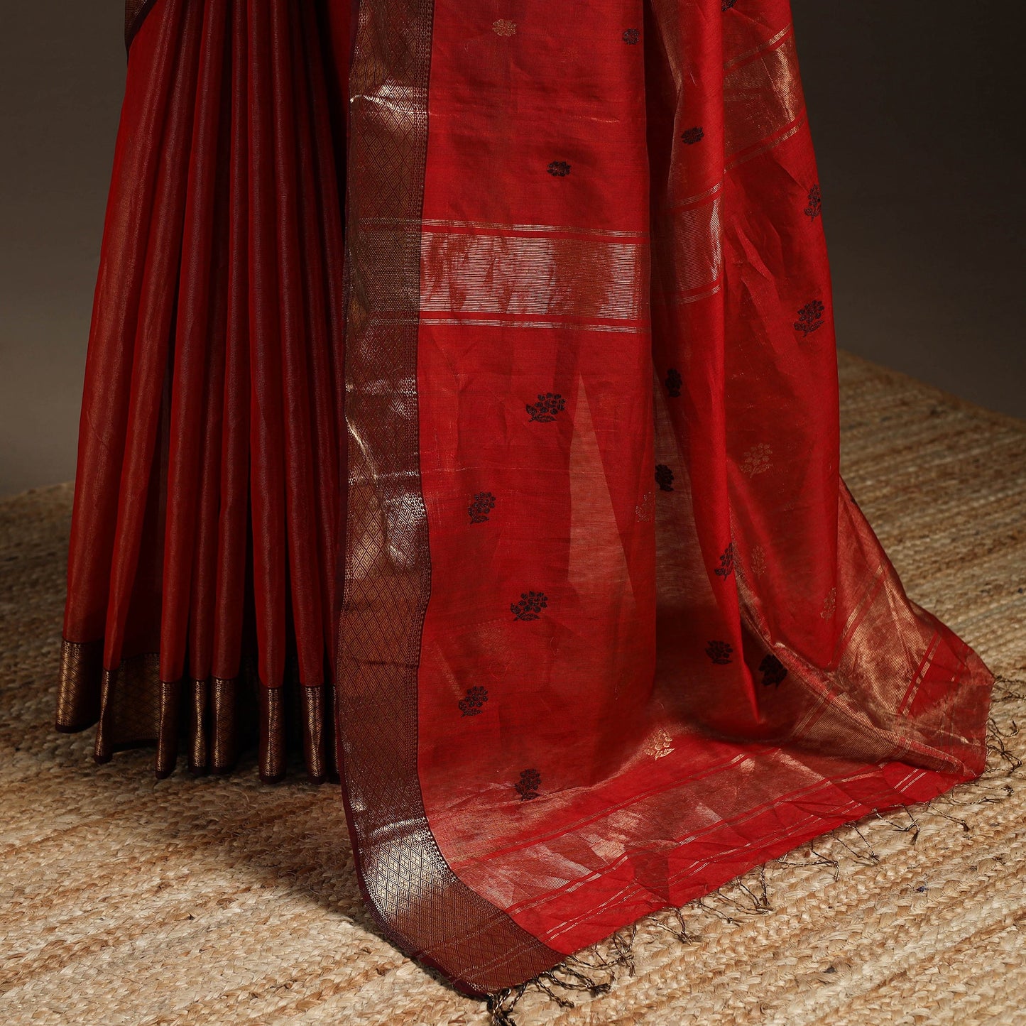 Red - handloom buti tissue zari maheshwari saree
