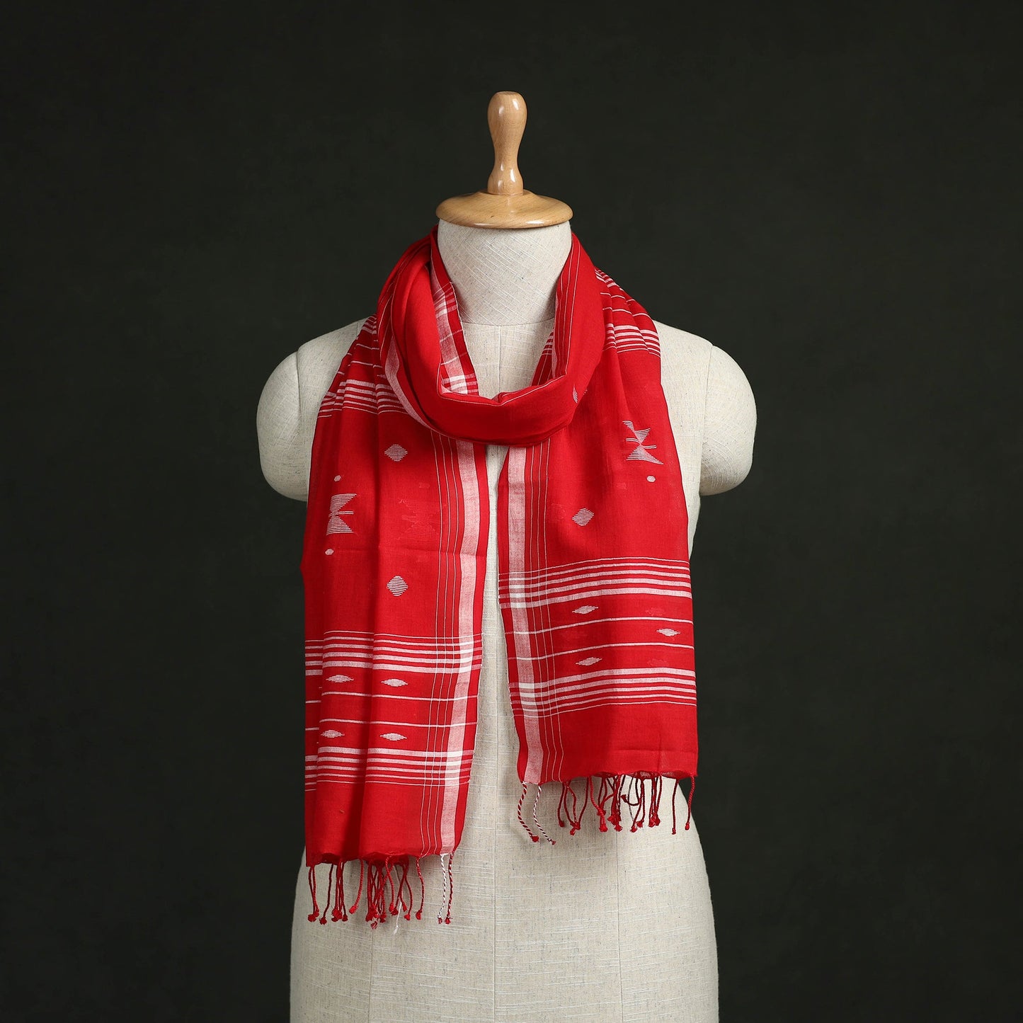Handloom cotton burdwan jamdani stole with tassels 03