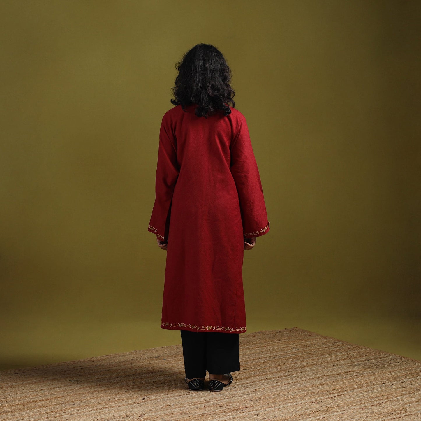 Handwoven aari hand embroidered kashmiri merino wool pheran