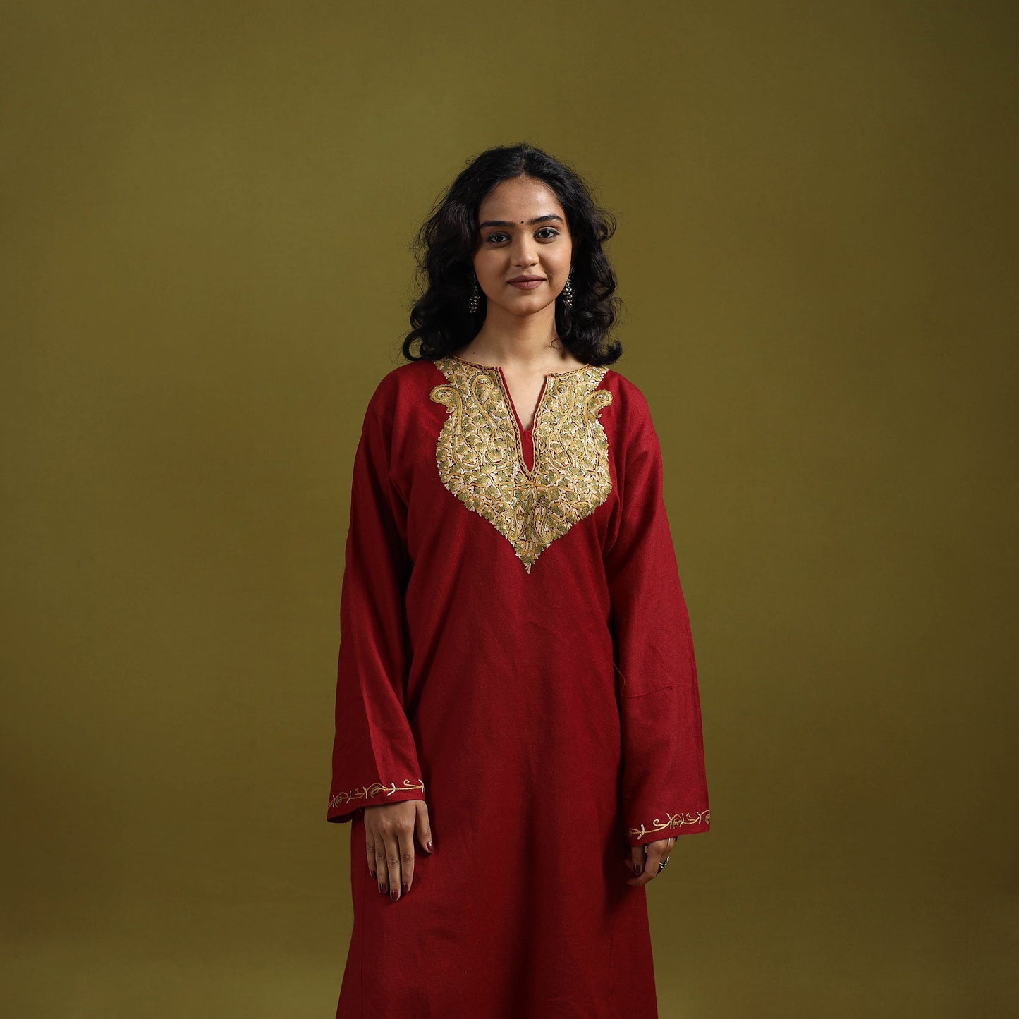 Handwoven aari hand embroidered kashmiri merino wool pheran