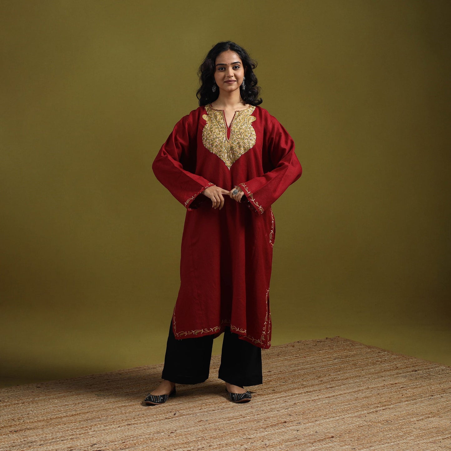 Handwoven aari hand embroidered kashmiri merino wool pheran