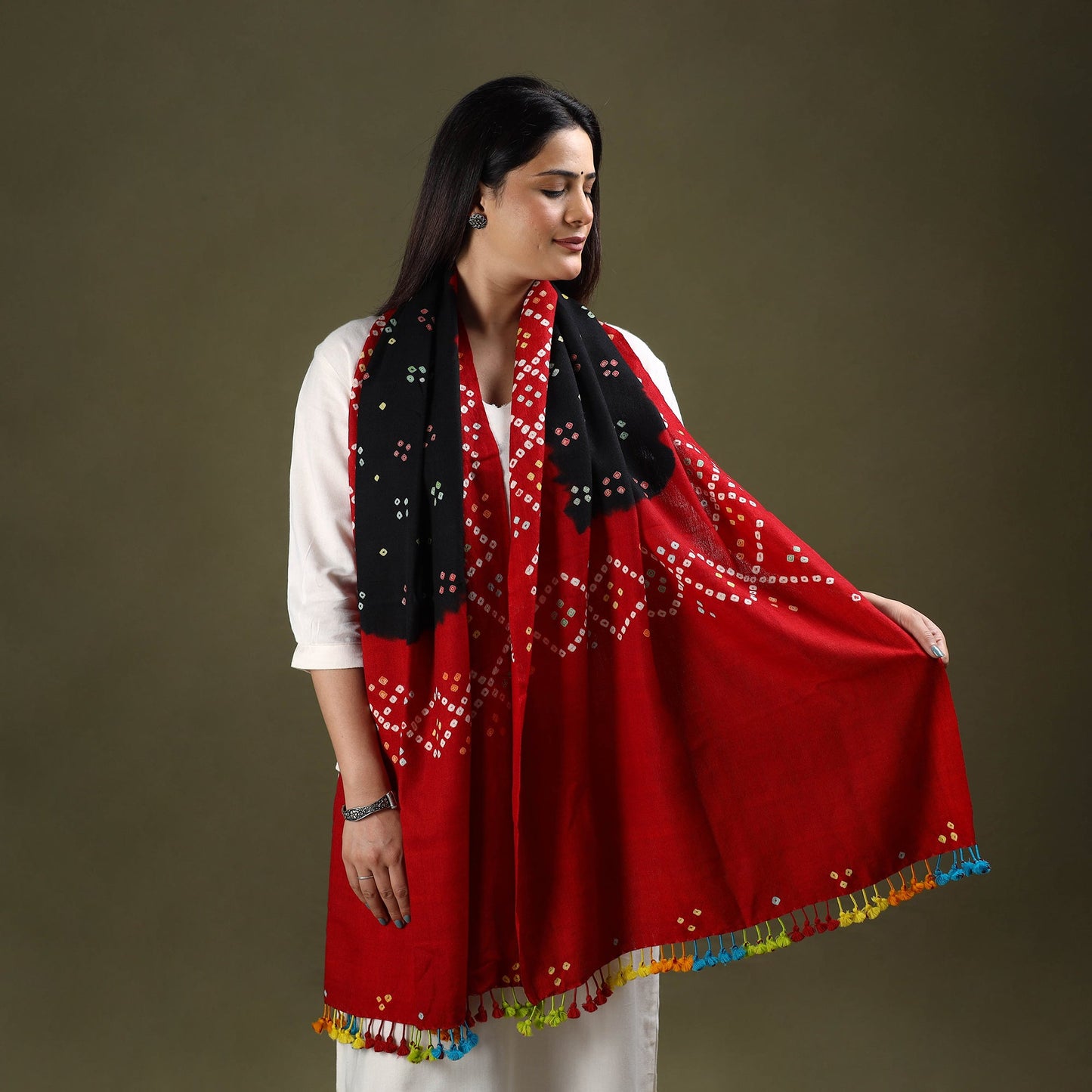 Kutch Handwoven Tie-Dye Wool Bandhani Stole