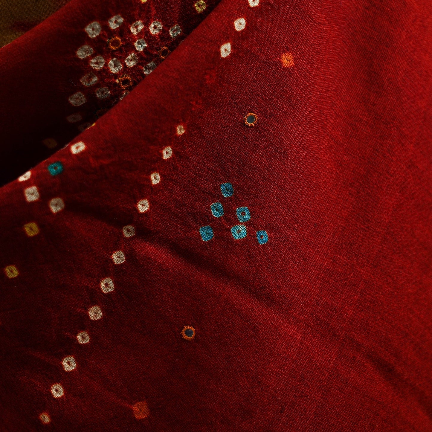 Kutch mirror work handwoven bandhani bagida woolen shawl 02