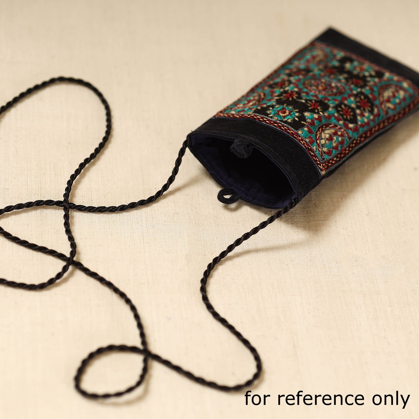 Kutch neran hand embroidered sling dori mobile pouch 106