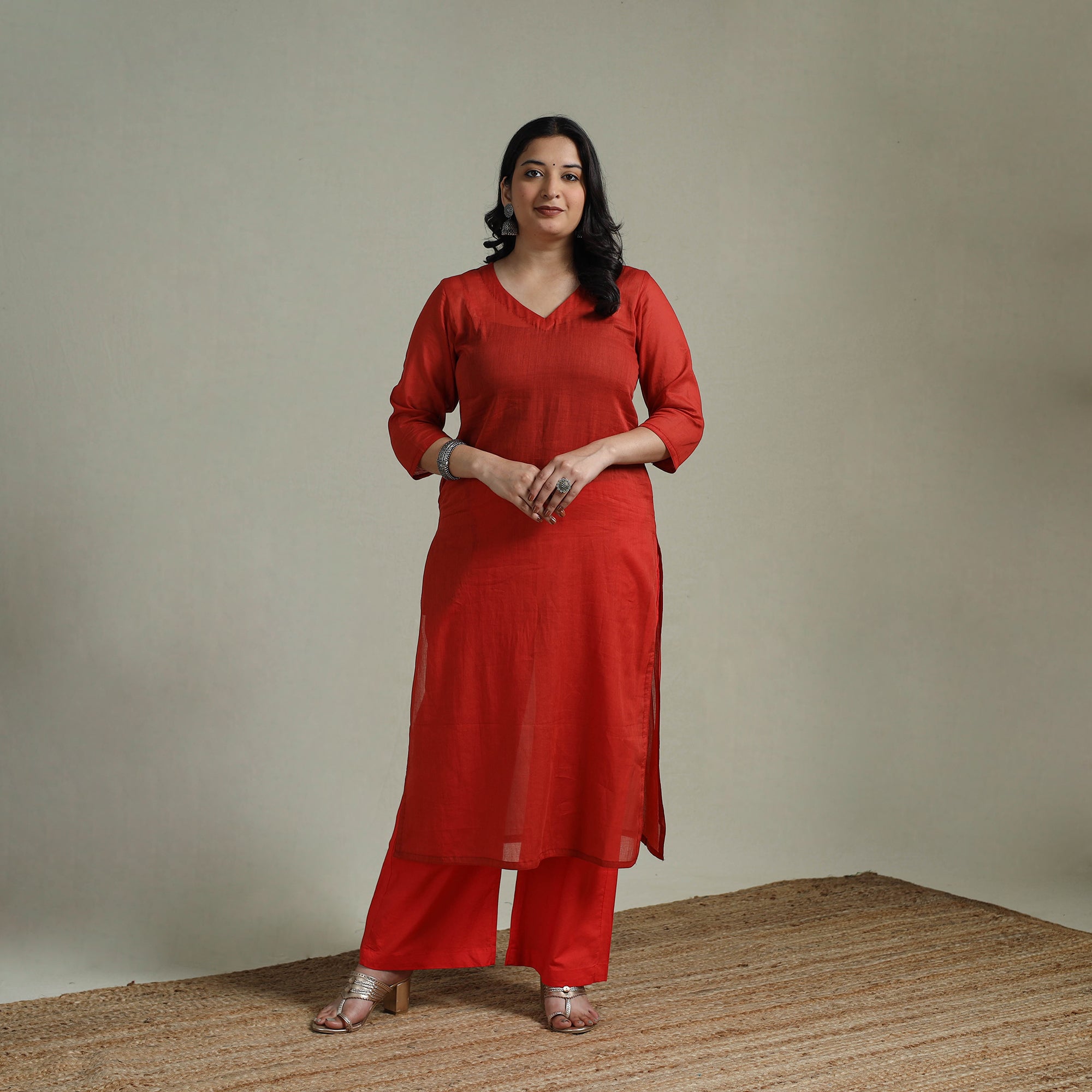 Red - Mulmalai Cotton Plain Dyed Straight Long Kurta for women 02