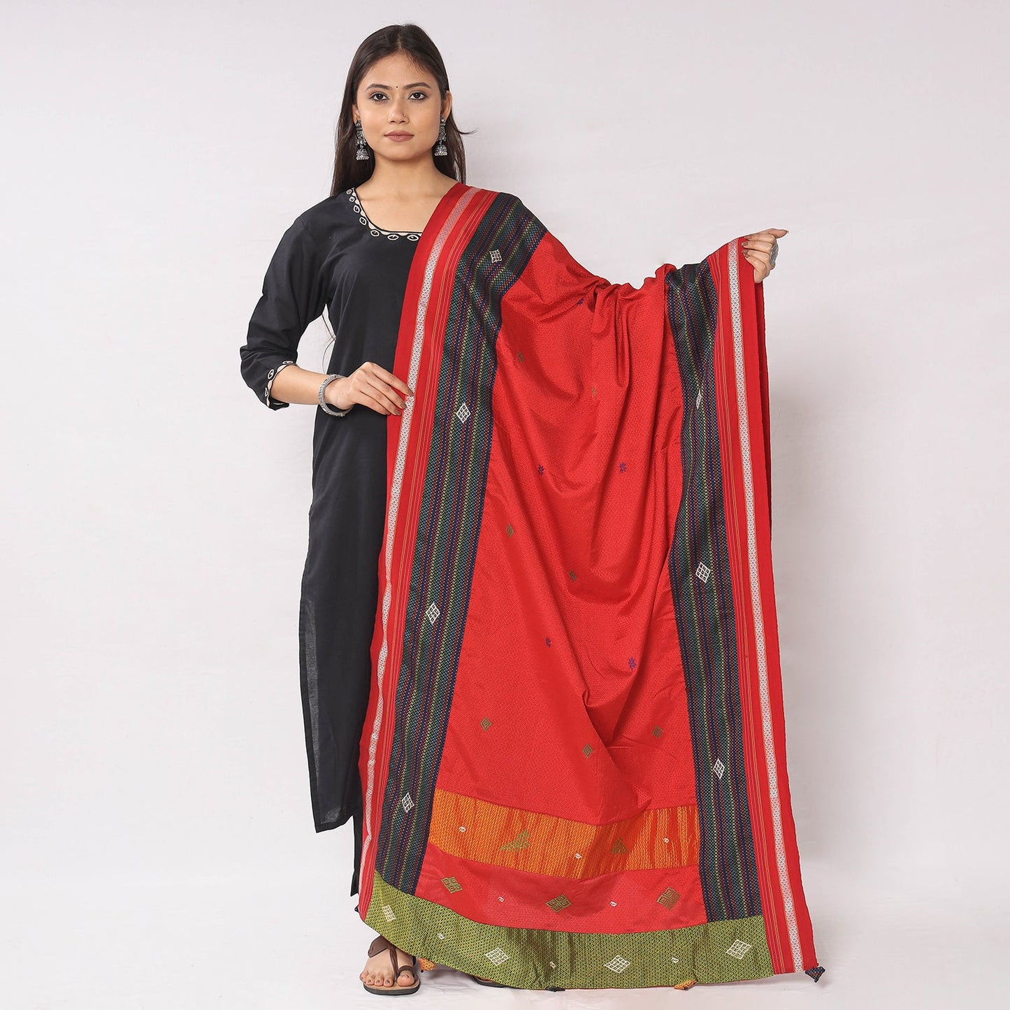 Negi Kasuti Hand Embroidery Khun Cotton Dupatta Online