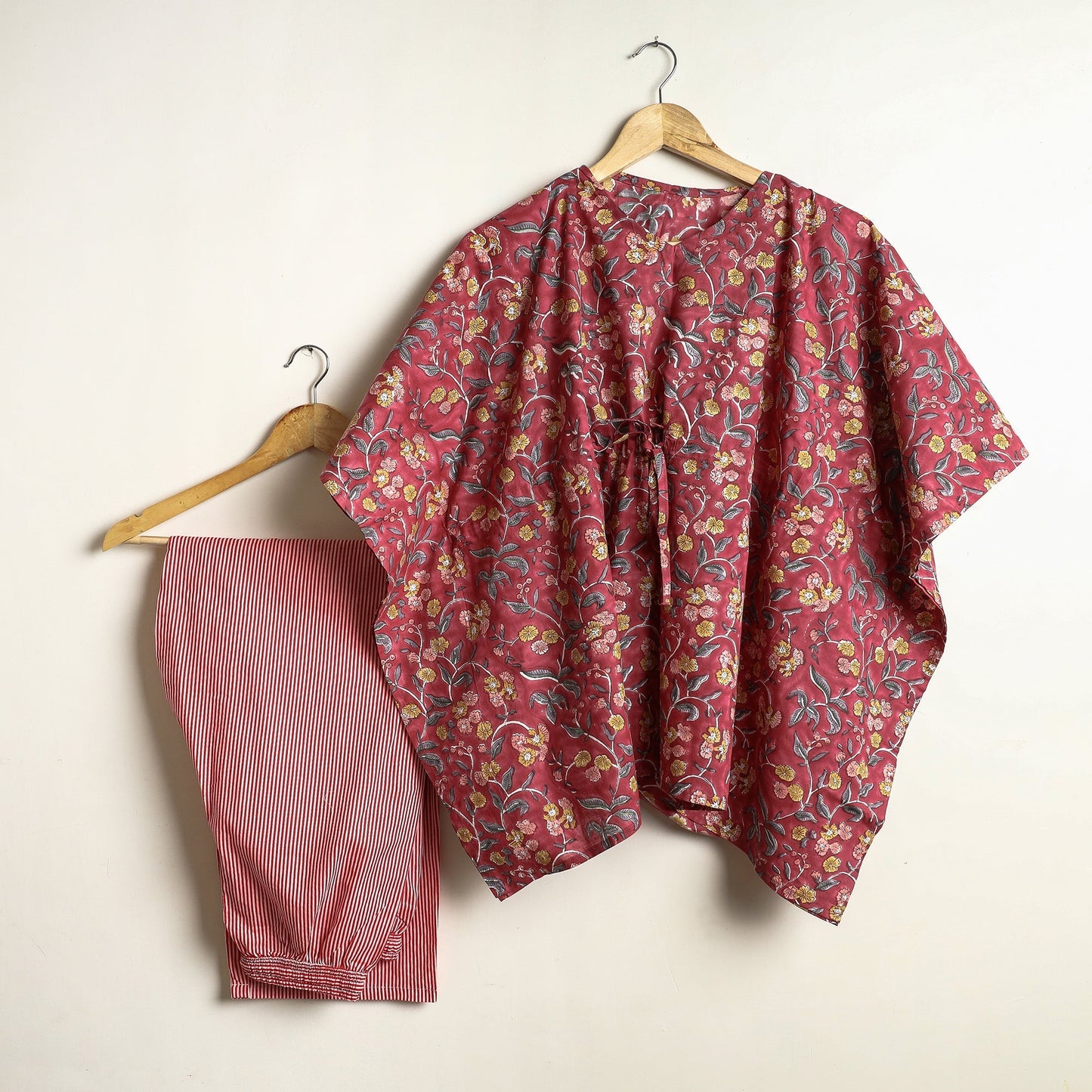Buy Sanganeri Block Printed Cotton Kaftan & Pyjama Night Suit Set Online at iTokri.com