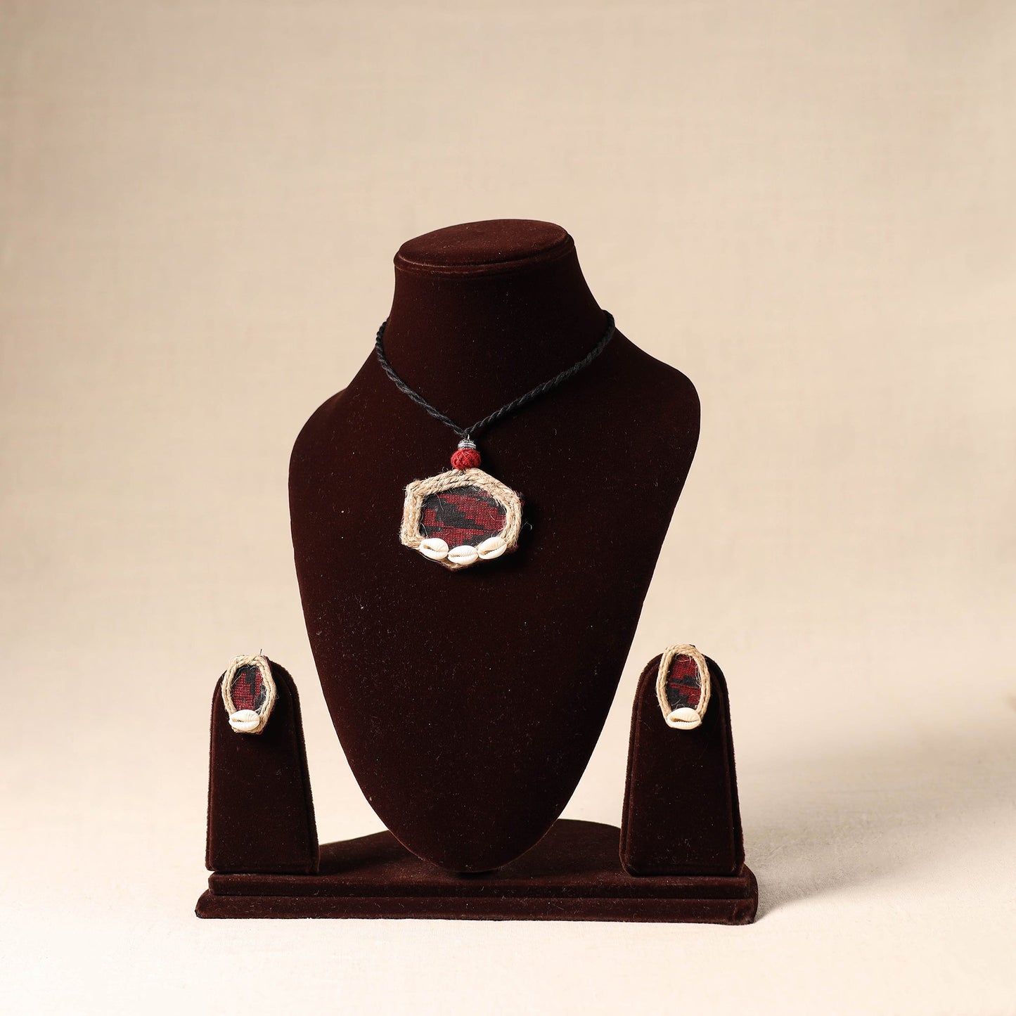 Red Shell Work Fabart Jute Necklace Set