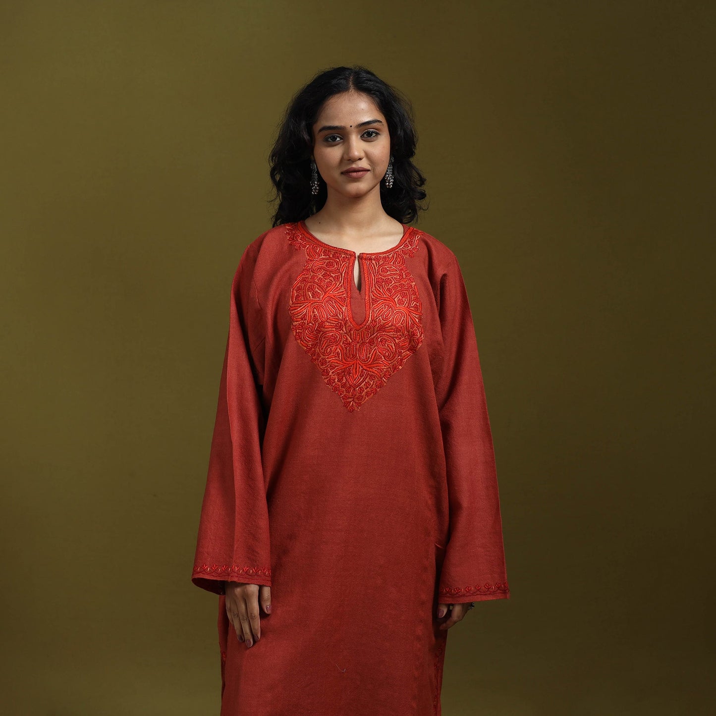 Sozni hand embroidered kashmiri merino wool pheran 36