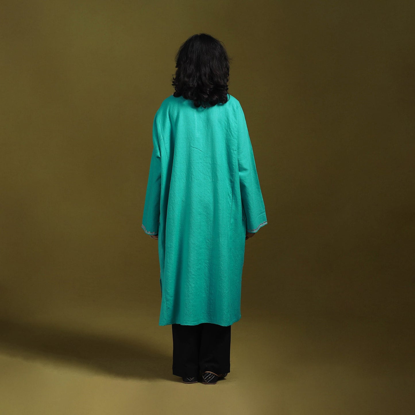 Sozni hand embroidered kashmiri merino wool pheran 03