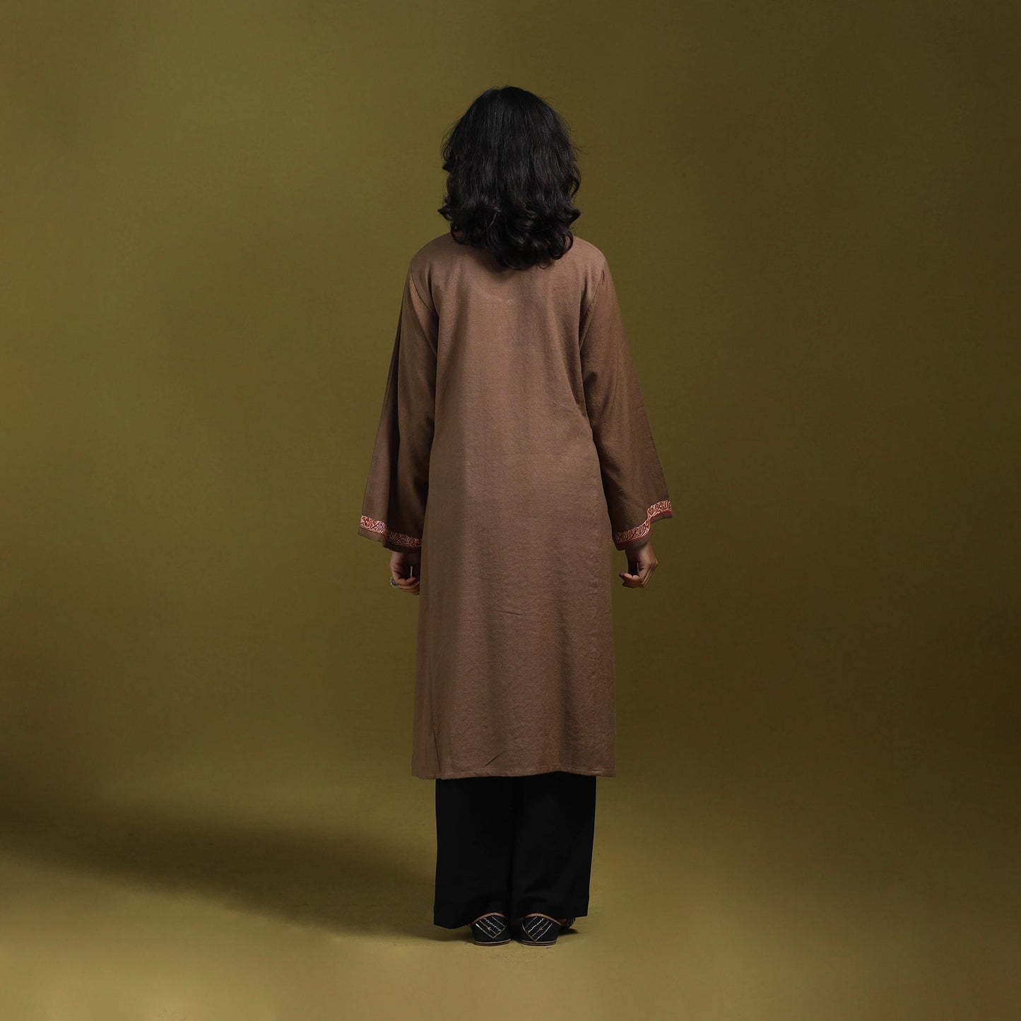 Sozni hand embroidered kashmiri merino wool pheran 06