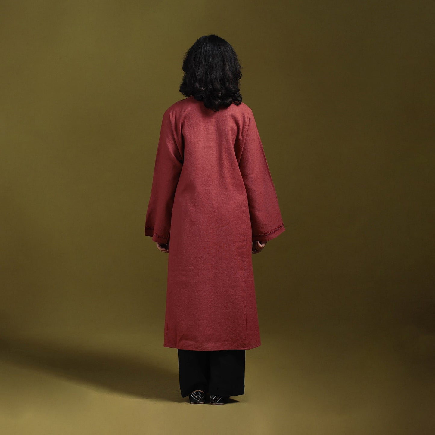 Sozni hand embroidered kashmiri merino wool pheran 08