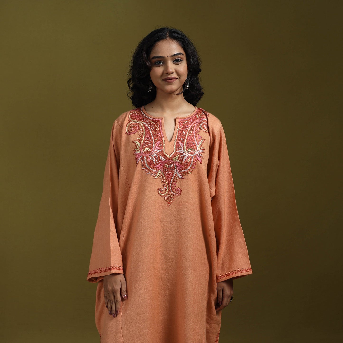 Sozni hand embroidered kashmiri merino wool pheran 10