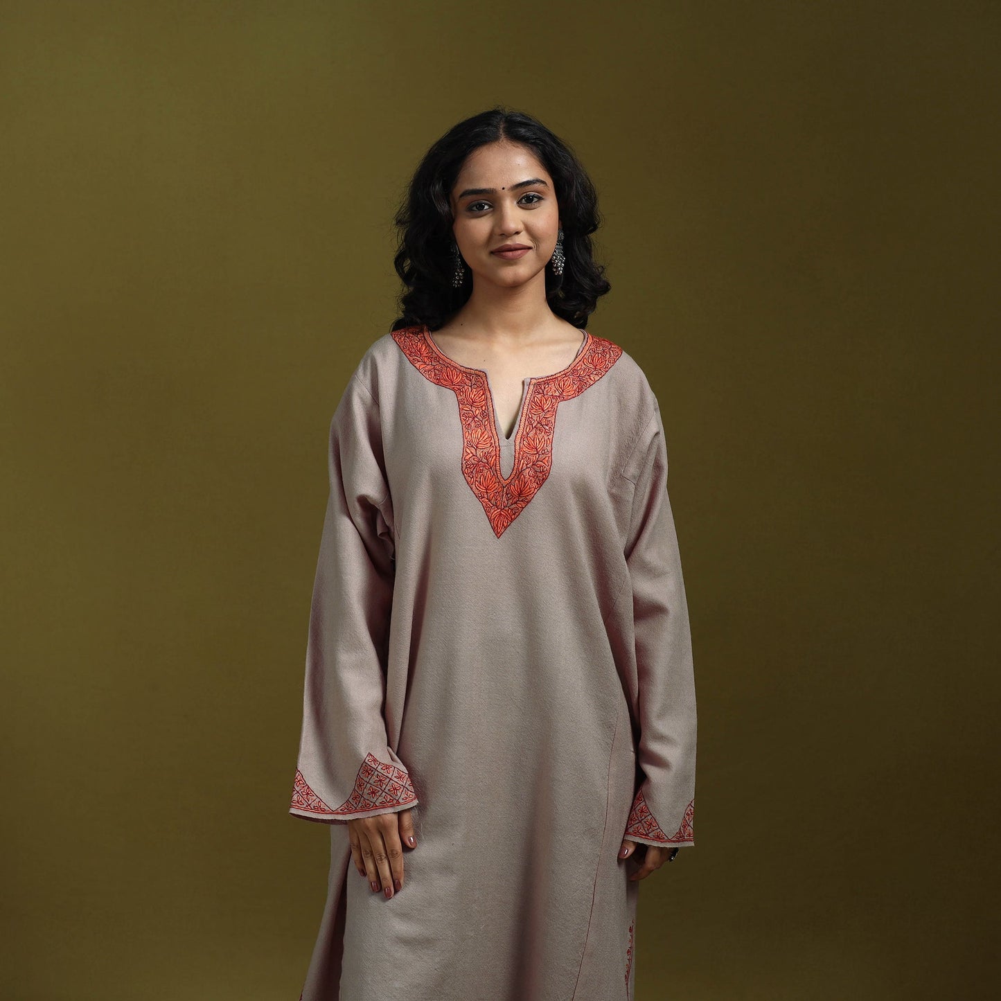 Sozni hand embroidered kashmiri merino wool pheran 11