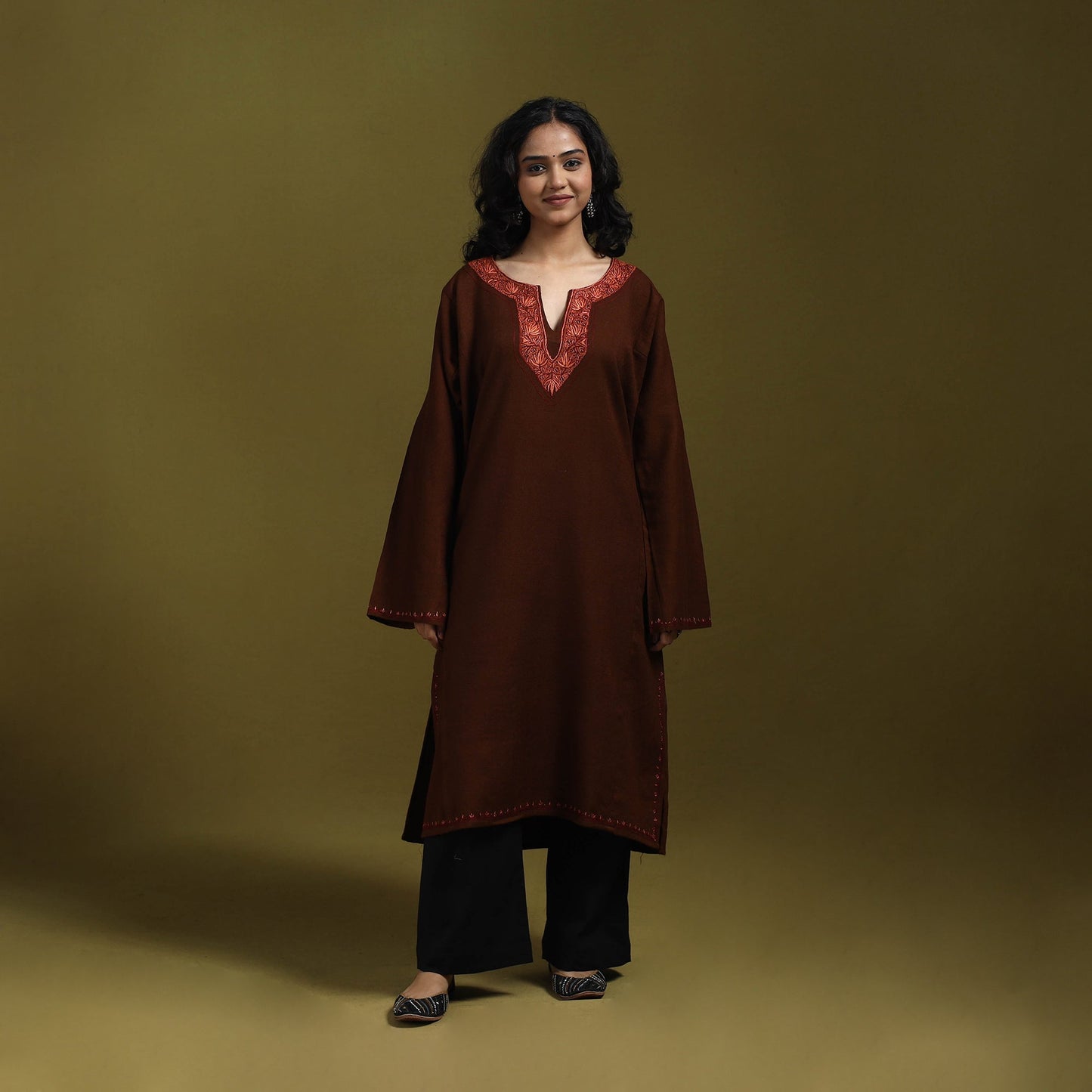 Sozni hand embroidered kashmiri merino wool pheran 14