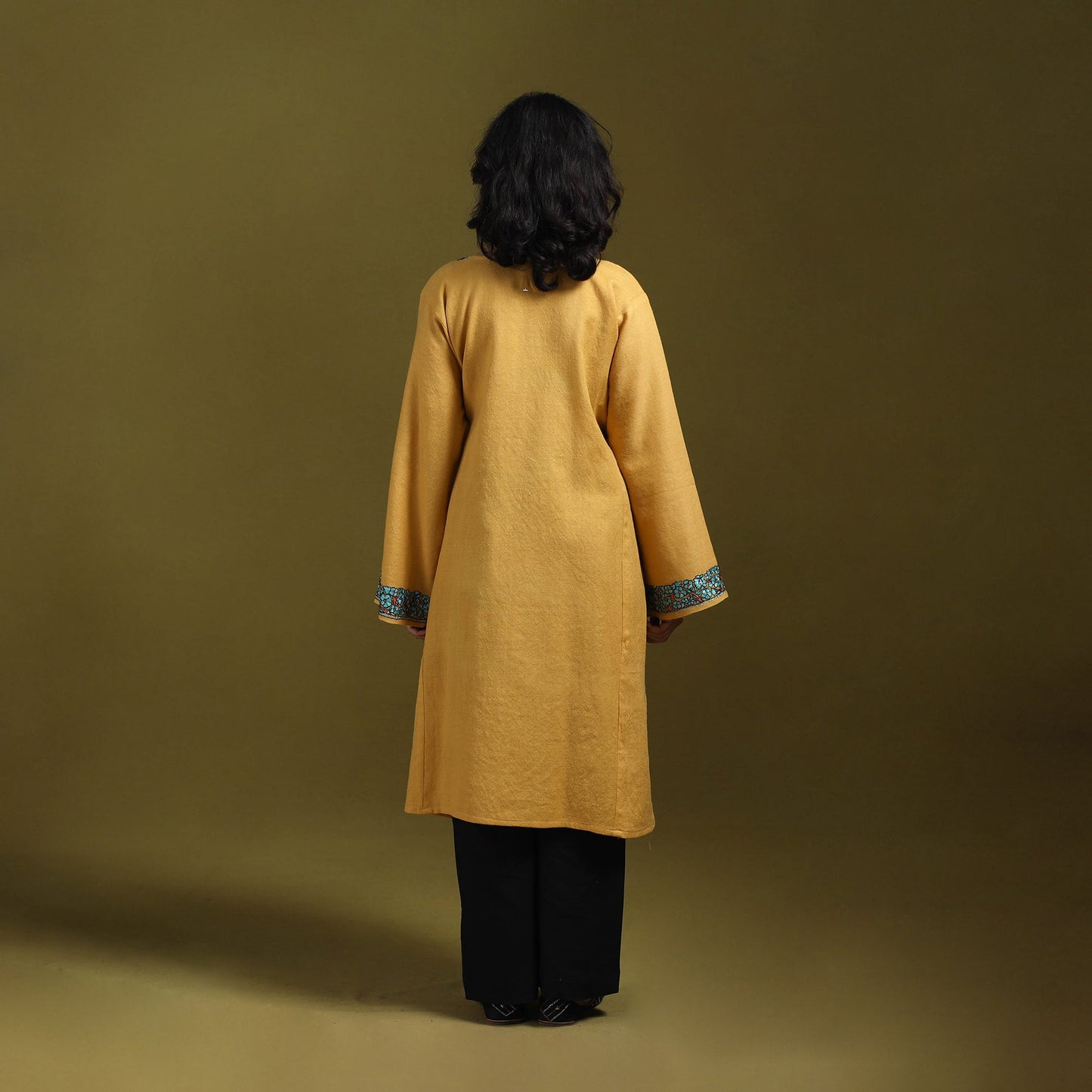 Sozni hand embroidered kashmiri merino wool pheran 16